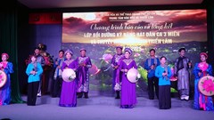 Hơn 100 học viên được bồi dưỡng hát dân ca và thuyết minh hình ảnh triển lãm