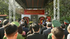 Dâng hương, dâng hoa tưởng niệm Tổng Bí thư Nguyễn Văn Linh