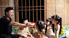 Màn đổi vai đầy thử thách giữa hai ông bố