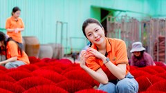 Hoa hậu Kiều Duy tốt nghiệp đại học, nhận học bổng toàn phần học thạc sĩ