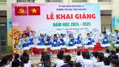 Lần đầu tiên, trường học trên toàn quốc chào cờ, hát Quốc ca cùng một thời điểm tại Lễ khai giảng