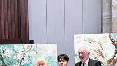 Họa sĩ Xèo Chu quảng bá Vịnh Hạ Long tại Lễ kỷ niệm Quốc khánh Việt Nam ở London