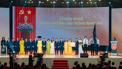 Trường Đại học Văn Lang đón Huân chương Lao động hạng Nhì