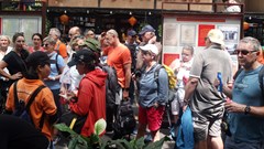 Đừng để “điểm nghẽn” giữ xe làm khó không gian văn hóa đọc   