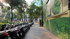 Thống nhất duy trì điểm giữ xe phục vụ khách đến Đường Sách TP.HCM