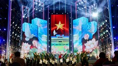 “Tình ca đất nước” tối 30.4 thu hút hàng ngàn khán giả tại phố đi bộ Nguyễn Huệ