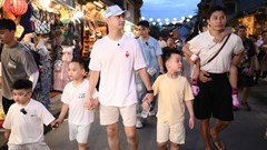 Các bố con bất ngờ phải mưu sinh ở Hội An