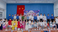 “Trung thu cho em” trao quà cho học sinh khó khăn tại Đồng Tháp