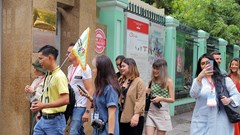 Đưa du khách dạo bộ, khám phá TP.HCM