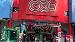 Nhiều nhãn hàng bia quảng cáo “bao vây” trường học