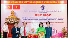 TP.HCM: Phường Xuân Hòa trao Huy hiệu Đảng dịp sinh nhật Bác