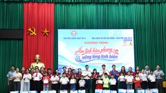 Chương trình “Ấm tình hậu phương - Vững lòng lính biển”