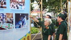 Khai mạc triển lãm ảnh “Tổ quốc bên bờ sóng“