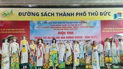 Hấp dẫn hội thi trang trí áo dài với hoa hướng dương