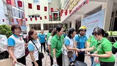  Gom pin cũ bảo vệ môi trường, thu phế liệu gây quỹ an sinh