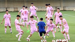 Tuyển Việt Nam tập buổi đầu tiên, chuẩn bị thi đấu với Nga và Thái Lan