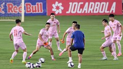 Đội tuyển Việt Nam tập buổi đầu tiên, chuẩn bị cho trận đấu với Ấn Độ 