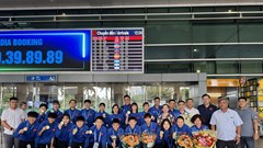 Tuyển Futsal nữ Việt Nam về nước, nhận thưởng nóng sau khi vô địch Đông Nam Á 