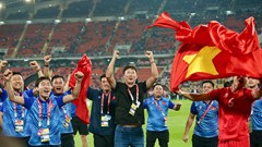 HLV Kim Sang-sik: Nhờ sự ủng hộ của người hâm mộ, đội tuyển mới chiến thắng