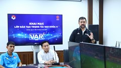 Giảng viên FIFA đứng lớp đào tạo trọng tài VAR khóa 4