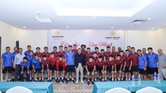 Lãnh đạo VFF động viên đội tuyển Việt Nam trước chuyến làm khách trên sân của Lào