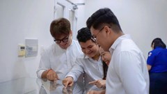 Vượt rào cản ngôn ngữ, lưu học sinh khẳng định mình