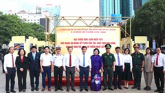 Khai mạc Triển lãm ảnh “Việt Nam - Một dải non sông” và “Thành phố Hồ Chí Minh vang mãi khúc khải hoàn”