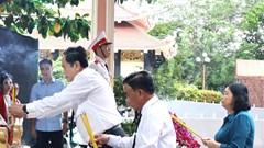 Chủ tịch Quốc hội Trần Thanh Mẫn dâng hương tri ân các Anh hùng liệt sĩ tại Công viên Lê Thị Riêng