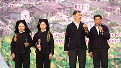 Níu chân du khách bằng điệu Sloong hao