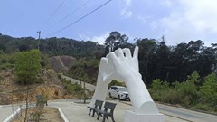 Xã nghèo chi gần nửa tỉ đồng xây... hai cánh tay