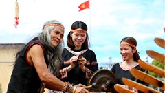  Tổ chức triển lãm ảnh “Sắc màu các dân tộc Việt Nam”