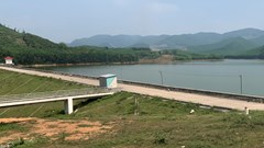 Bằng đất mỏ hay đất... hồ Hòn Mát?