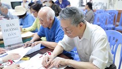 Người cao tuổi thay đổi thói quen nhận lương hưu