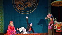 Phê không đến nơi, bình không thấu đáo...