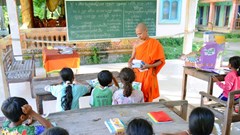  Chăm lo “cái chữ” cho con em đồng bào Khmer