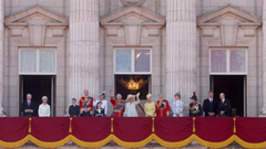 Anh mở cửa ban công nổi tiếng trong Cung điện Buckingham cho du khách tham quan