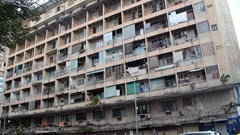 Buộc di dời toàn bộ sinh viên, giảng viên