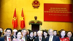 “Ánh sáng” soi đường, chỉ lối cho giới văn nghệ sĩ