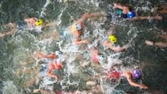  Không tránh khỏi điều tiếng