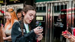 Sự dịch chuyển văn hóa từ Tây sang Đông của giới trẻ Anh