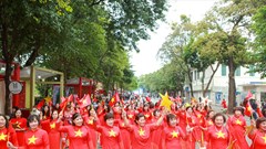 Hàng nghìn phụ nữ Thủ đô tham gia đồng diễn dân vũ và Carnaval Áo dài