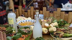 Sắc màu văn hóa trong mâm cơm của người Cơ Tu