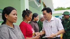 Sạt lở đe dọa, dời cả thôn đến nơi ở tạm