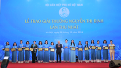 30 cán bộ Hội phụ nữ được trao giải thưởng Nguyễn Thị Định lần thứ I