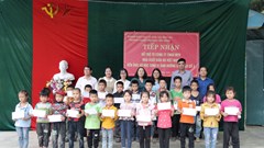 Hỗ trợ sách giáo khoa cho học sinh miền núi phía Bắc