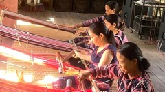  Về Xí Thoại trải nghiệm nghề dệt thổ cẩm của người Ba Na