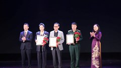 Để “giữ lửa” sân khấu