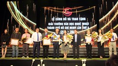 Khiêm tốn về số lượng, chưa có tác phẩm đột phá