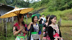 Lên chợ Đoàn Kết say chất mặn nồng