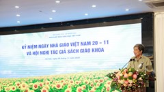 Hành trình đầy thách thức của những người biên soạn SGK